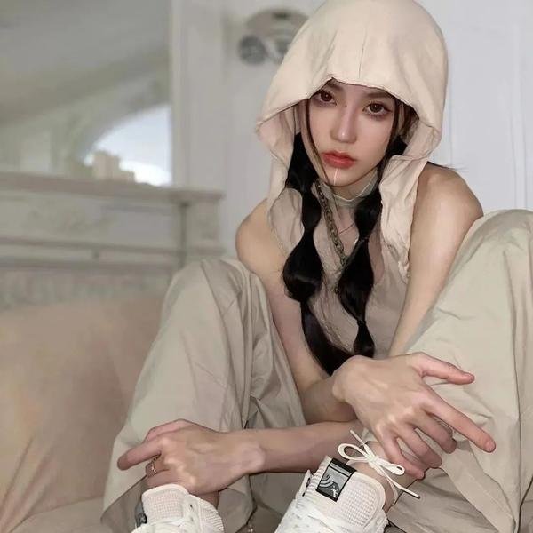 昂首挺胸